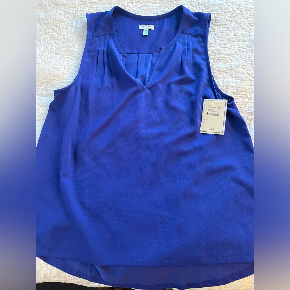 Blue sleeveless blouse from Susinq. V neck, with pleating. Size M. Never worn